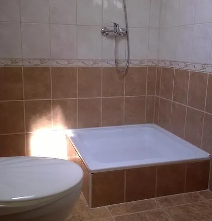 بيت للعطل Eva Vendeghaz بالاتوليلّي